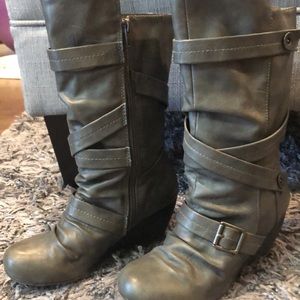 Grey mid-calf boots EUC size 7